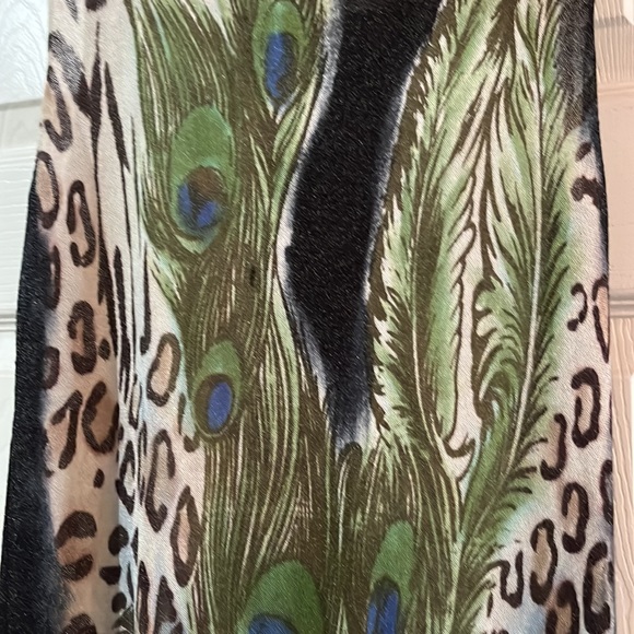 Peacock pattern dress with ruffle hem - Picture 3 of 4